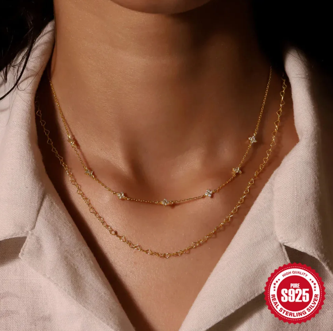 Naszyjnik pozłacany 18-karatowym złotem z małymi kamieniami z cyrkonii