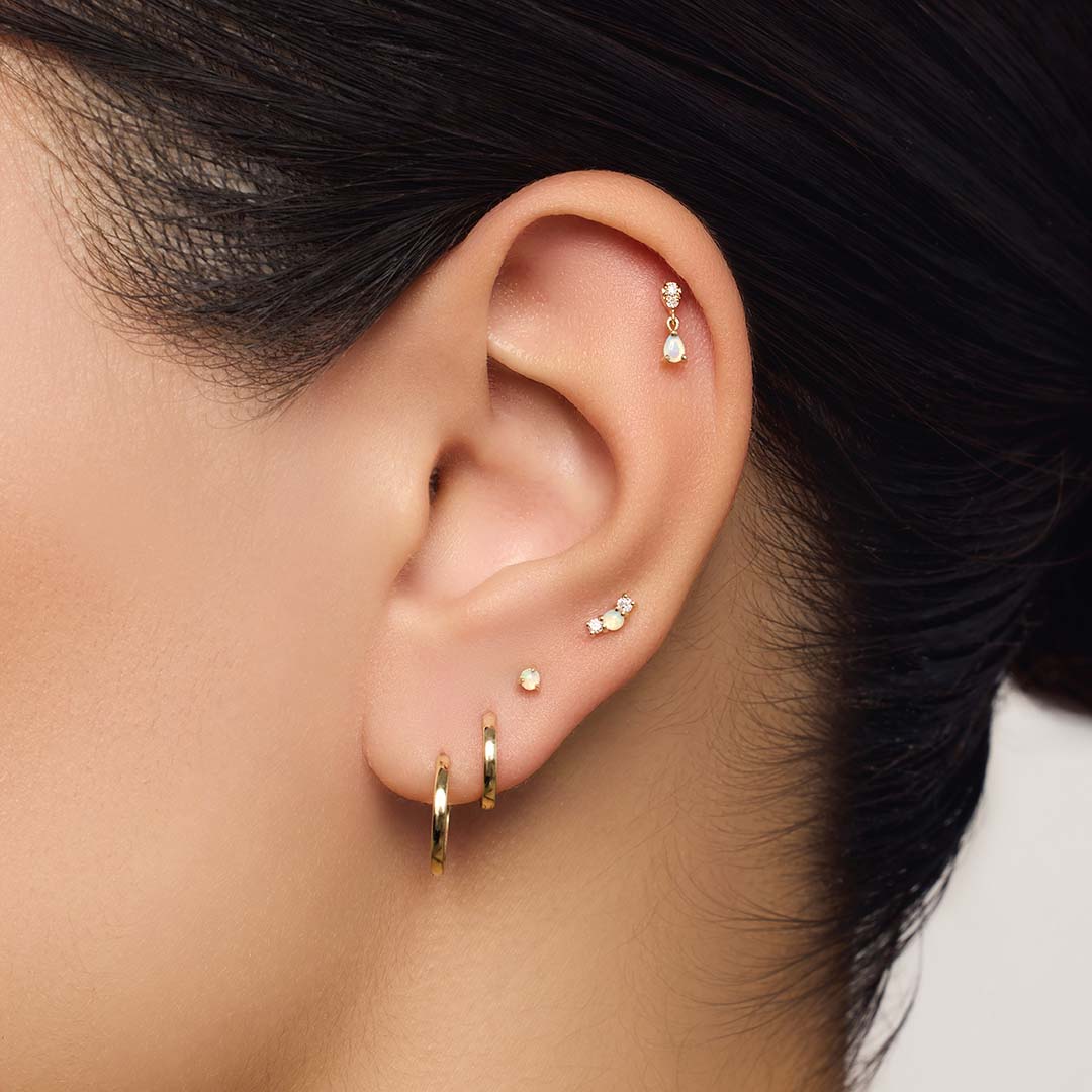 Opal i diamentowy piercing
