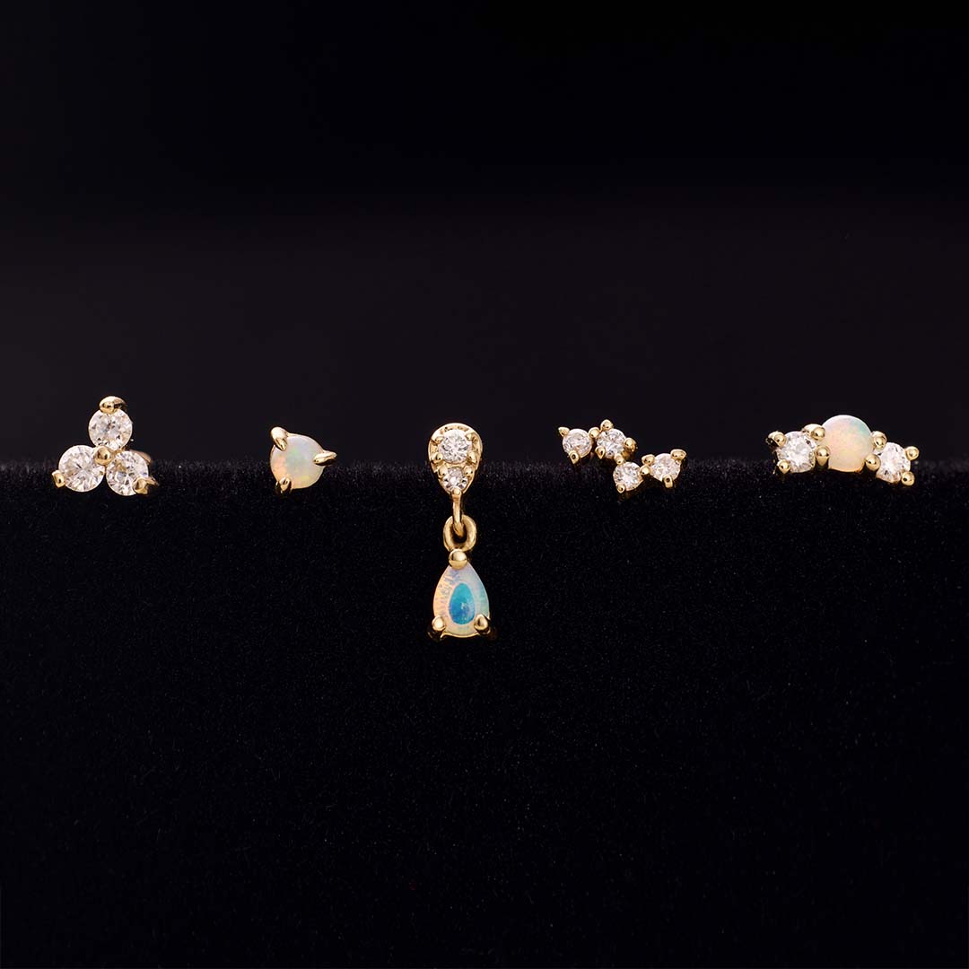 Opal i diamentowy piercing