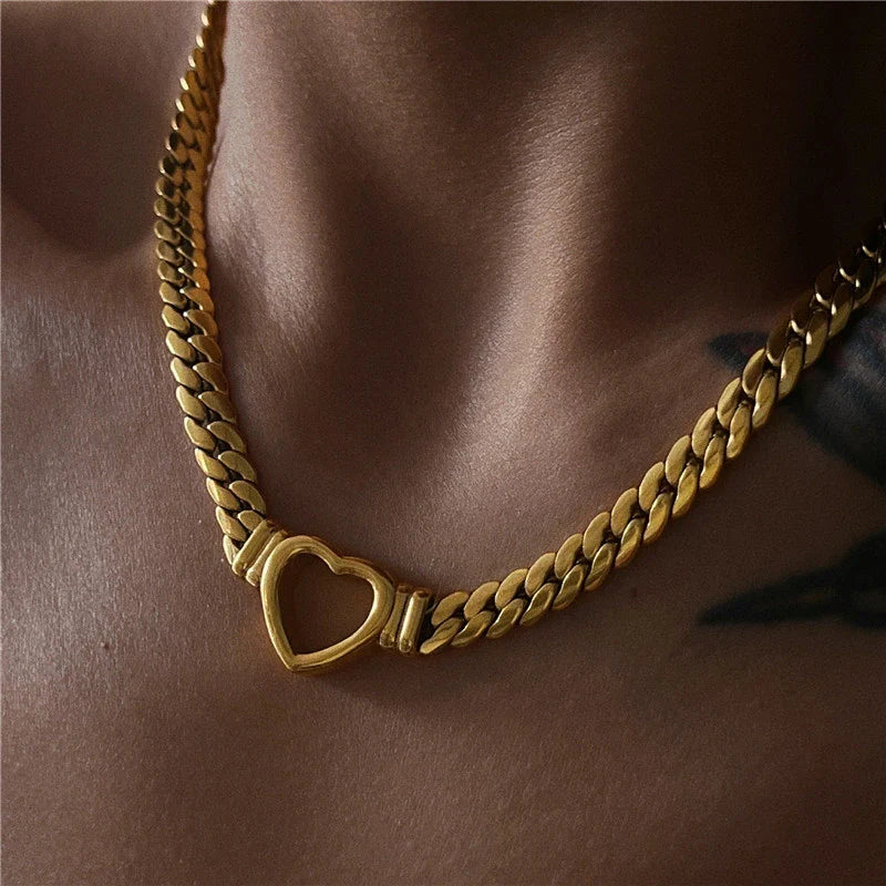 Choker z sercem Vali
