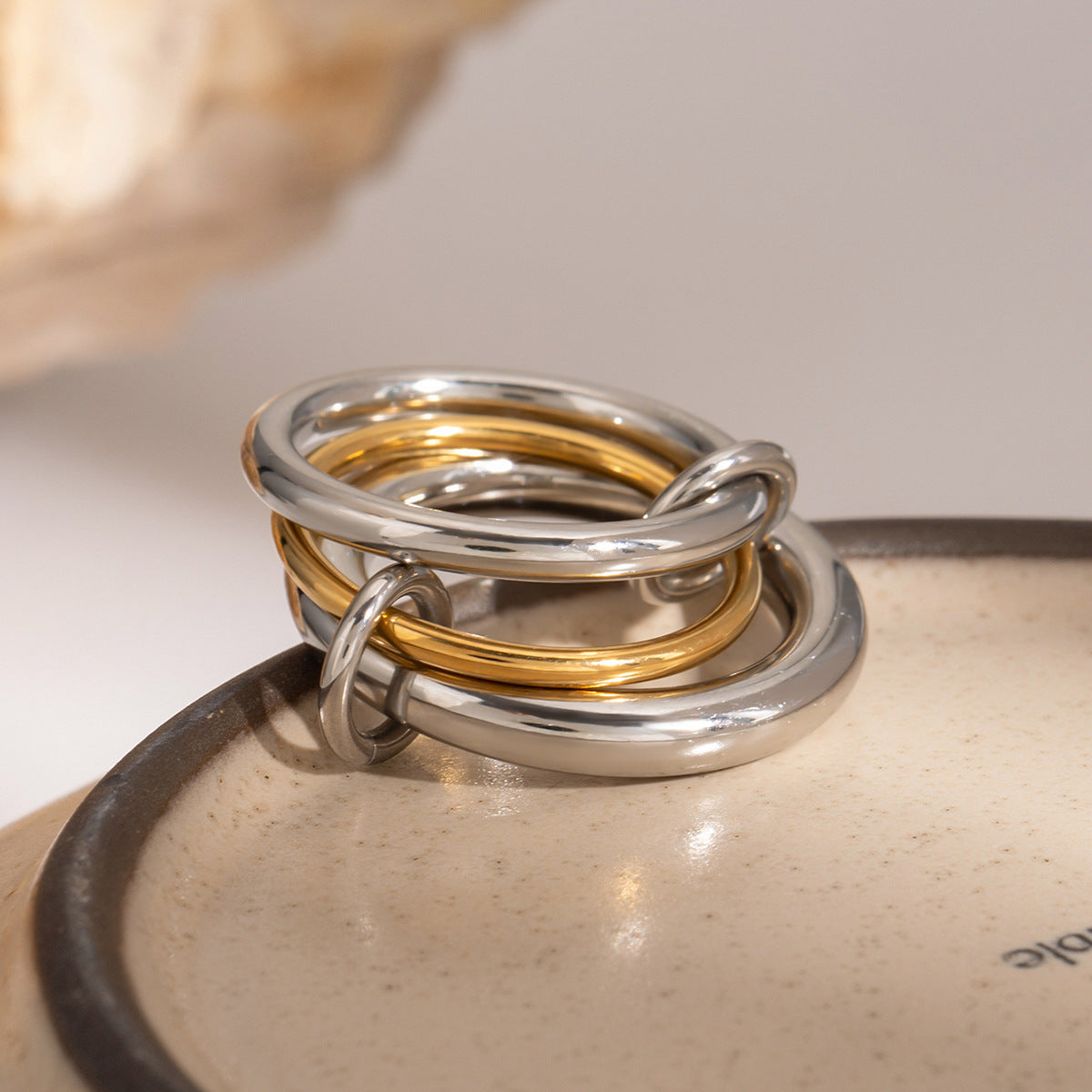 Pierścionek z 18-karatowego żółtego złota Canaria Stacked Ring