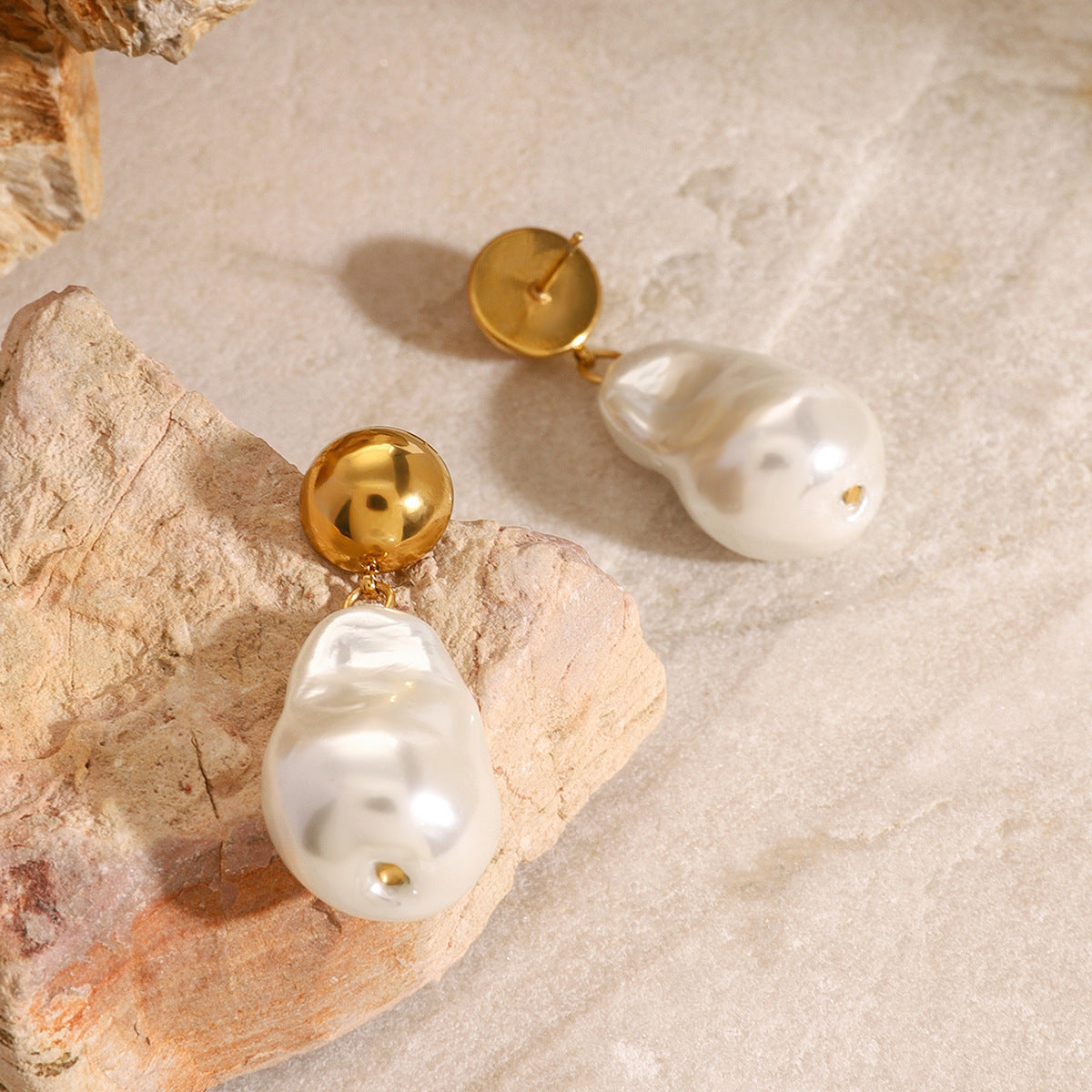 Kolczyki Ariana Chunky Pearl Drop Earrings