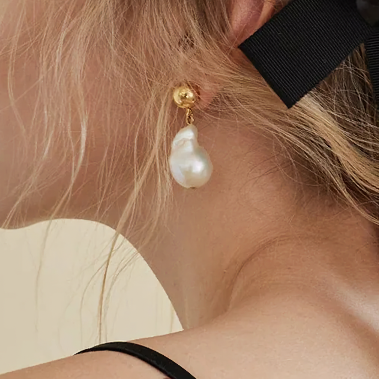 Kolczyki Ariana Chunky Pearl Drop Earrings