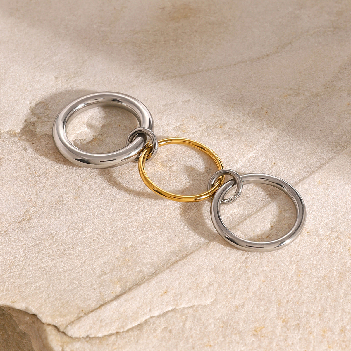 Pierścionek z 18-karatowego żółtego złota Canaria Stacked Ring