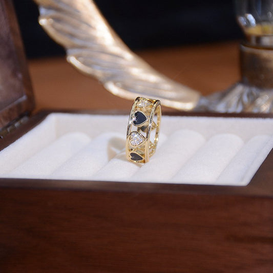 Otwarty pierścionek w kształcie serca z cyrkoniami