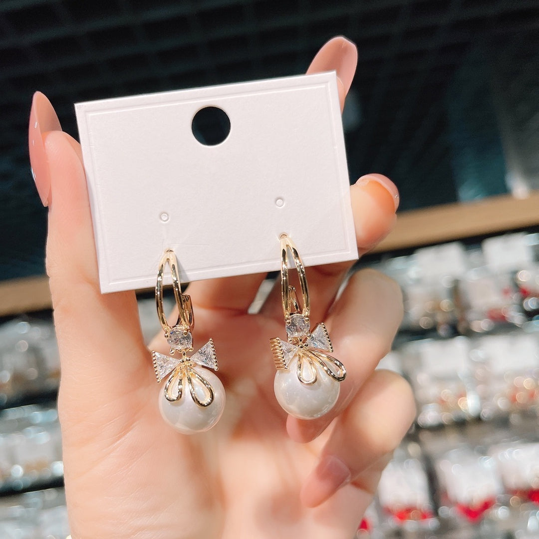 Kolczyki z podwójną pętlą i perłami