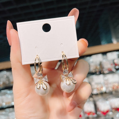 Kolczyki z podwójną pętlą i perłami