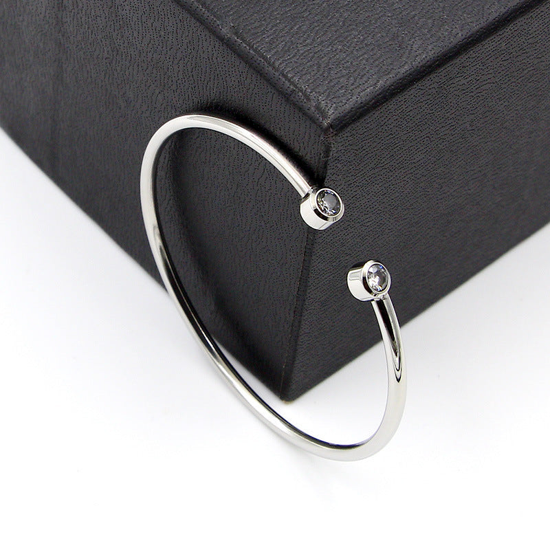 Złota otwarta bransoletka z bliźniaczymi kryształami