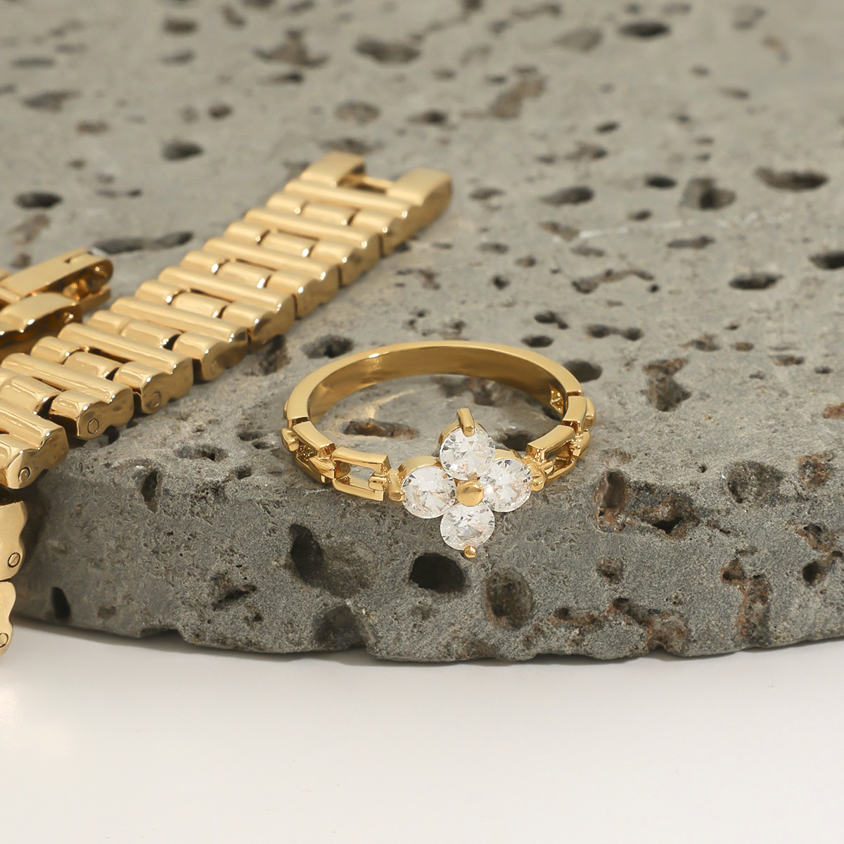 Pierścionek Clestine Diamond Petal Rin