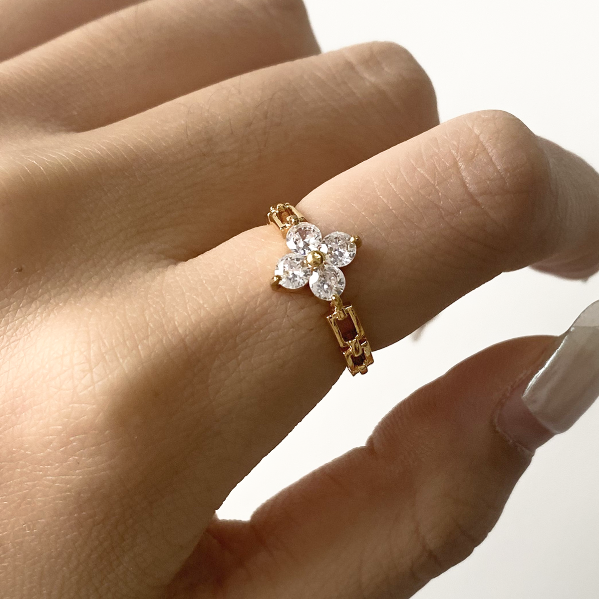 Pierścionek Clestine Diamond Petal Rin