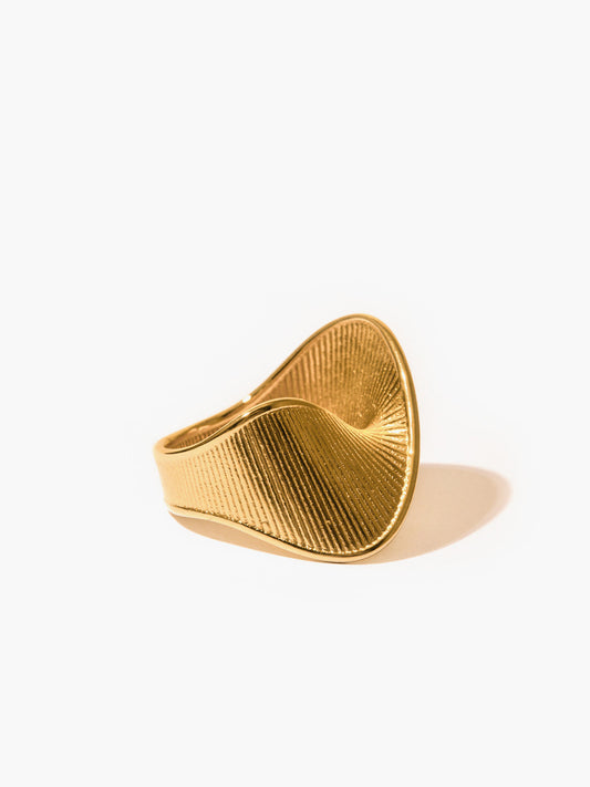 Elegancki pierścień Twist Ripple Ring