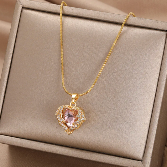 Naszyjnik pozłacany 18-karatowym złotem z różowym sercem i cyrkoniami