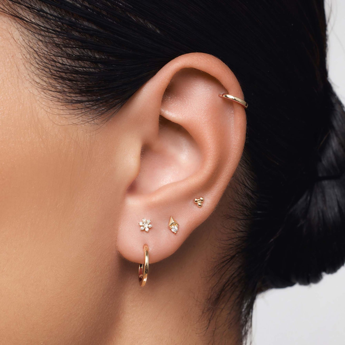 Piercing z diamentowym kolcem