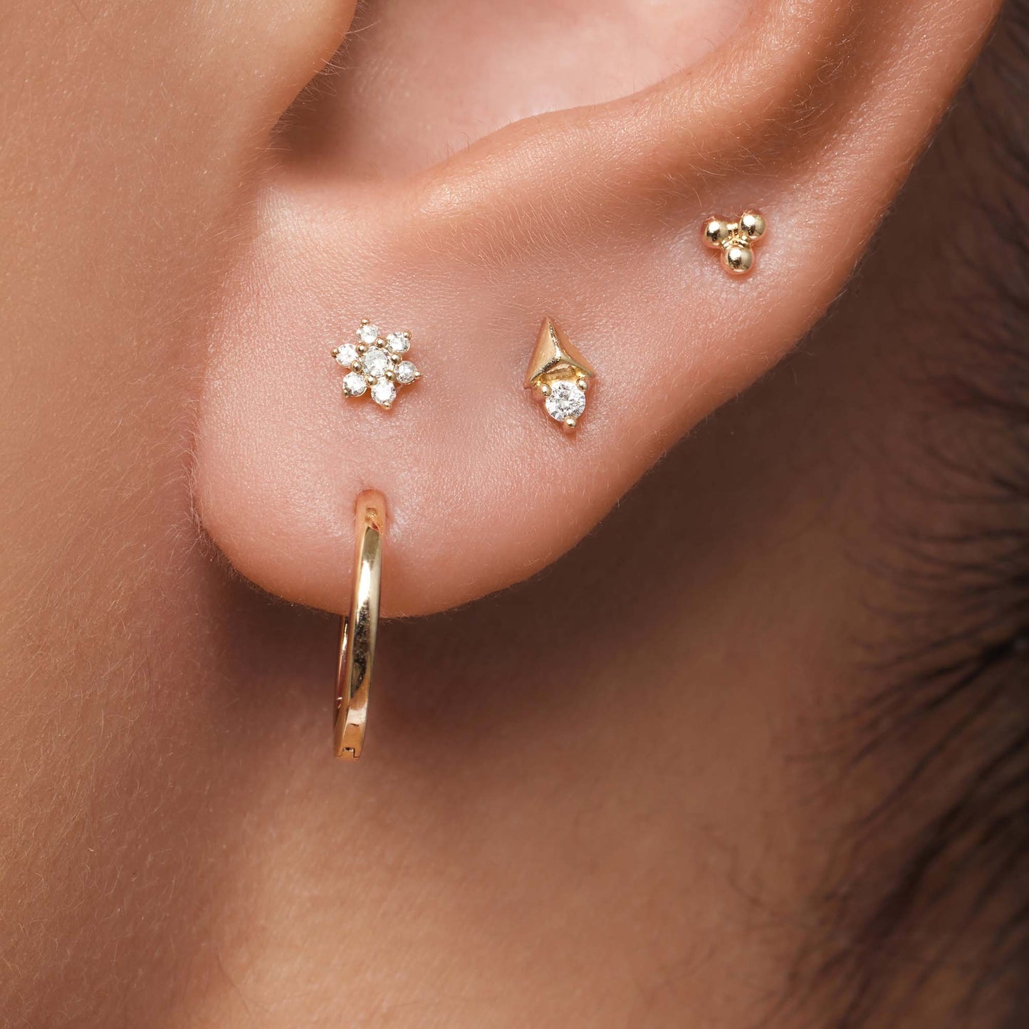 Piercing z diamentowym kolcem