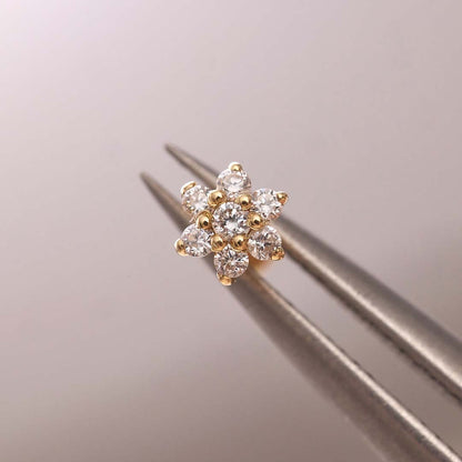 Piercing z diamentowym kwiatem
