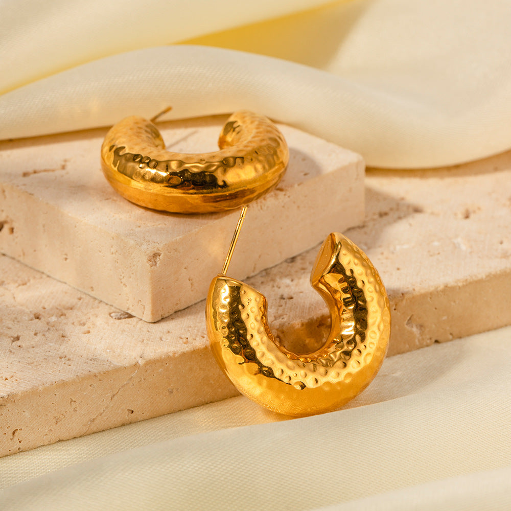 Kolczyki Bethany – młotkowane złoto 18k