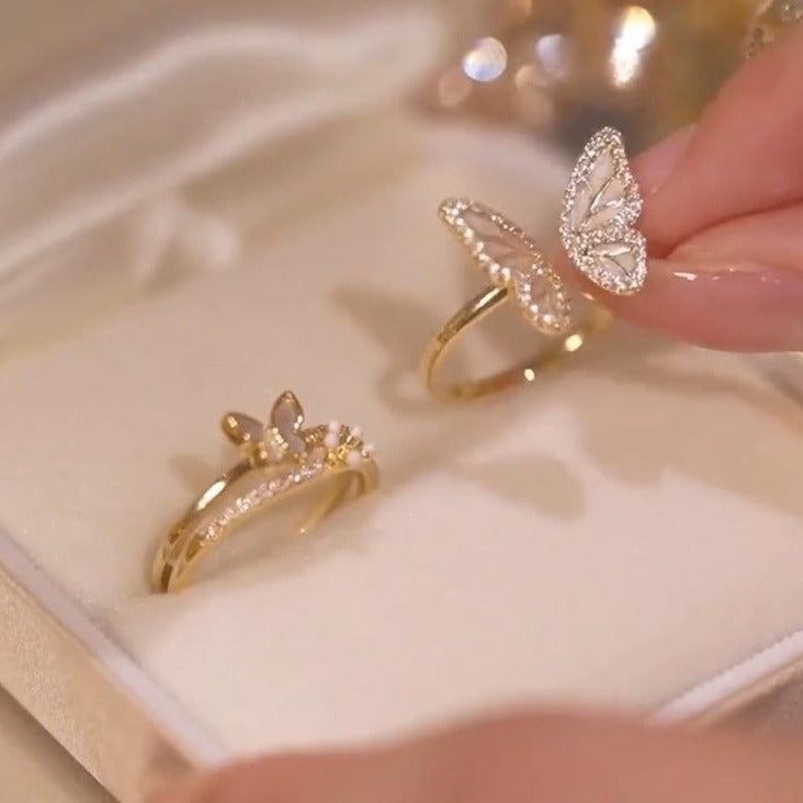 Bliźniacze pierścionki z eleganckim wzorem trzepotania