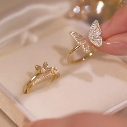 Bliźniacze pierścionki z eleganckim wzorem trzepotania