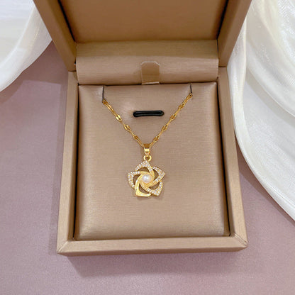 Wisiorek z kwiatem pereł Orient