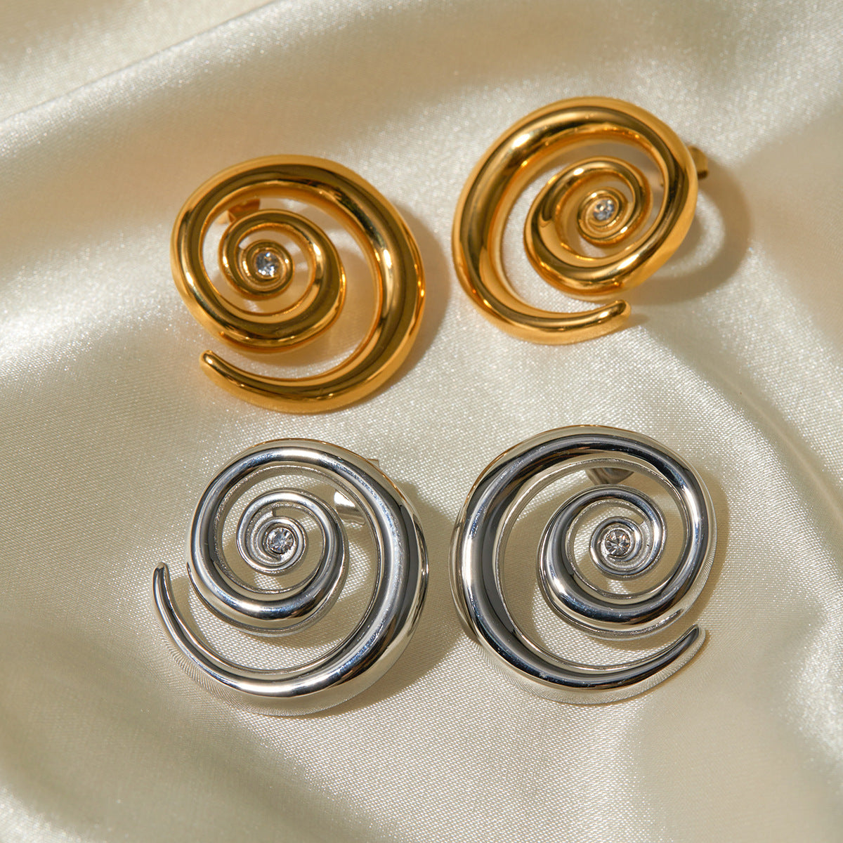 Złote kolczyki Tilly Swirl