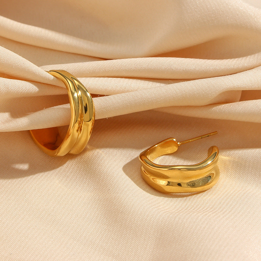 Eleganckie kolczyki faliste złote 18k