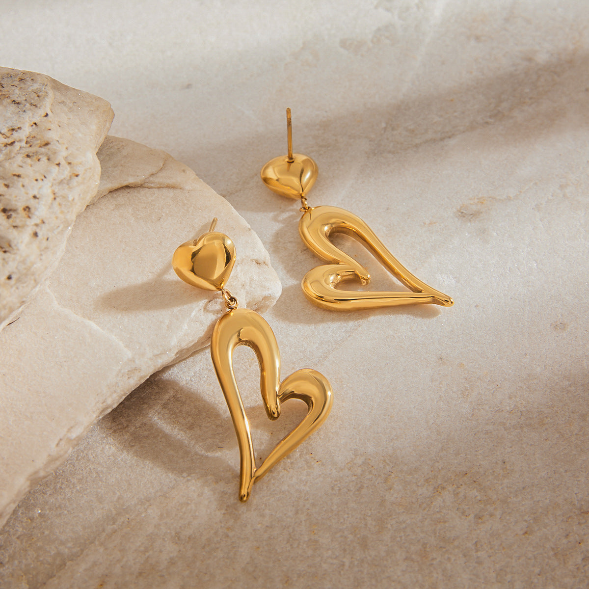 Złote kolczyki serca 18k eleganckie Venus