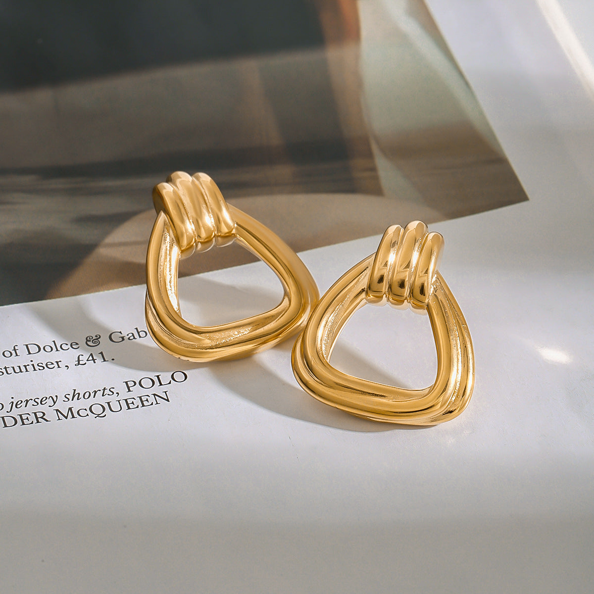 Złote kolczyki Doris Knot Charm