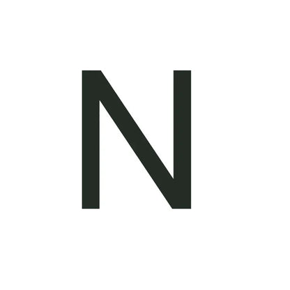 Nowoczesny naszyjnik platerowany 18-karatowym złotem z inicjałem w kształcie kłódki