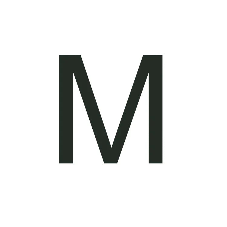 Nowoczesny naszyjnik platerowany 18-karatowym złotem z inicjałem w kształcie kłódki