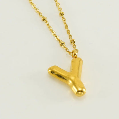 Specjalny naszyjnik z literą platerowany 18-karatowym złotem i ozdobną kulą