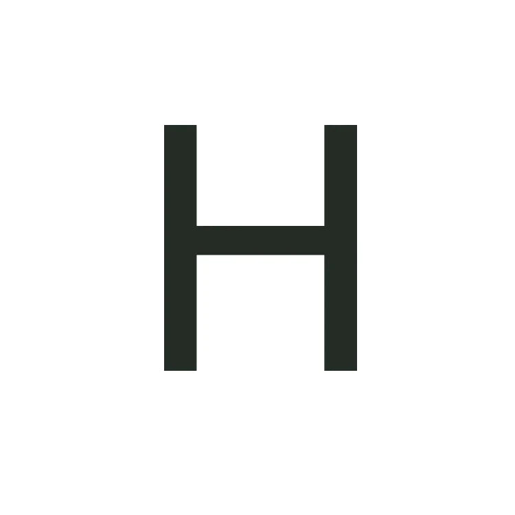 Nowoczesny naszyjnik platerowany 18-karatowym złotem z inicjałem w kształcie kłódki