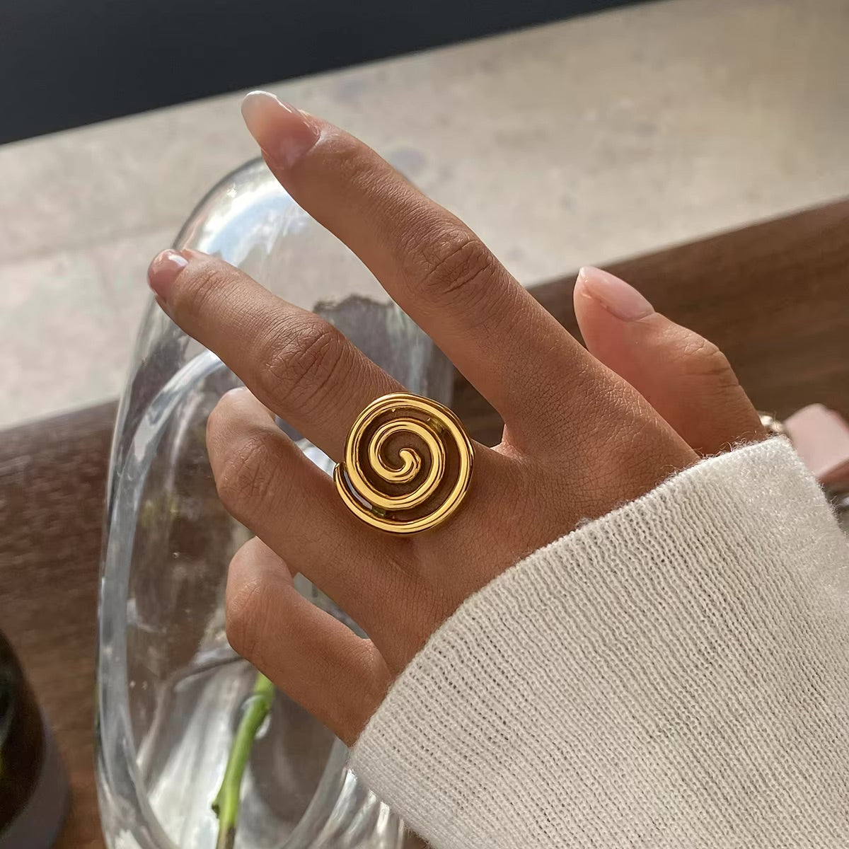 Złoty pierścionek Christy Spiral