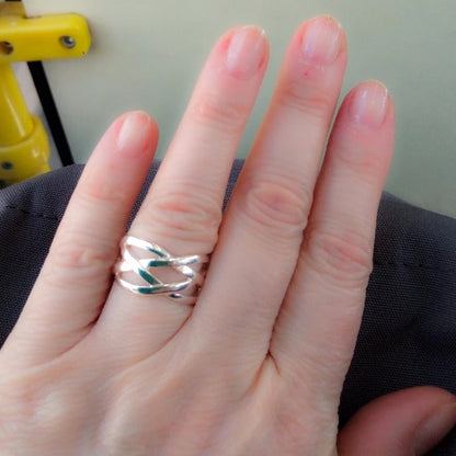 Pleciony pierścionek designerski ze srebra 925