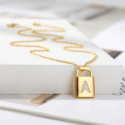 Naszyjnik z Złotym Inicjałowym Kłódką